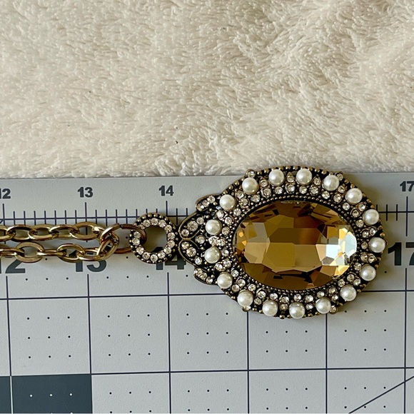 CHARMING CHARLIE | Vintage | Large Rhinestone Pendant Faux Seed Pearls Necklace - Picture 11 of 13